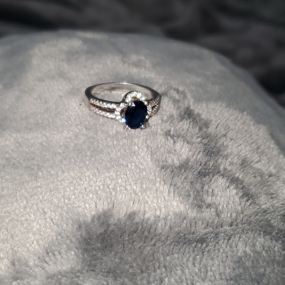 925 Silver Ring - Picture 2 of 3